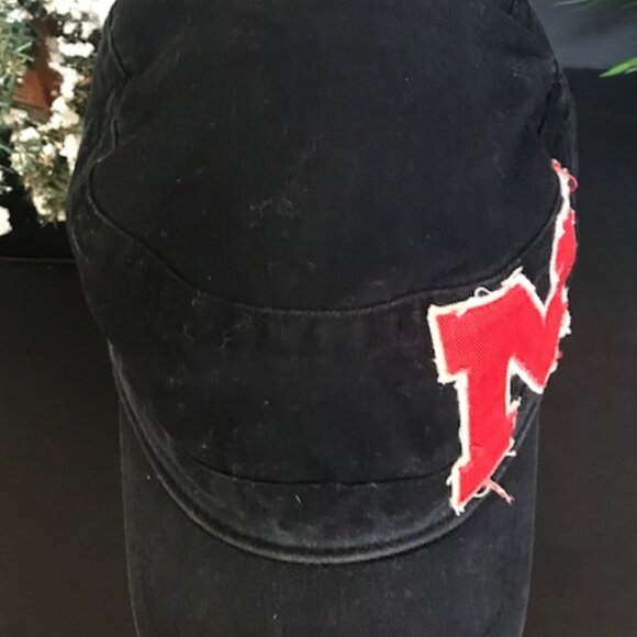 NEBRASKA CORNHUSKERS DISTRESSED BLACK CAP RED *N* PATCH CONDUCTORS HAT BY LEGACY - Picture 4 of 10